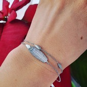 Krásný minimalistický náramek s lístečky 💚☀️ již brzy v eshopu #leaf #steel #silver #minimalisticjewelry